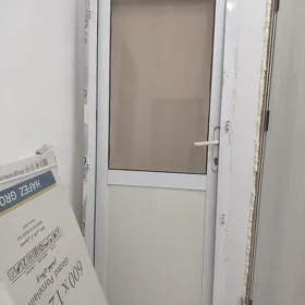 пластиковое окно и дверь
