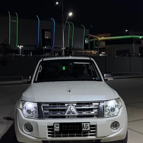 Mitsubishi Pajero 2012