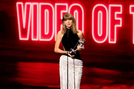 Madonna MTV VMA 2026-nyň ýedi baýragyny aldy, Teýlor Swift rekord goýdy