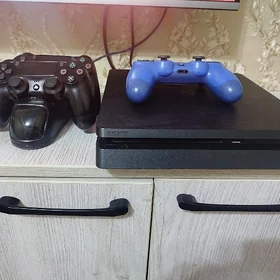 PS 4 SLIM