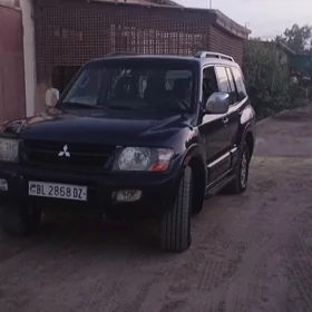 Mitsubishi Pajero 2002