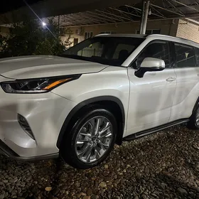 Toyota Highlander 2021