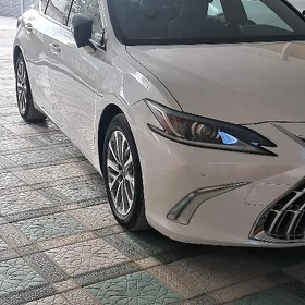 Lexus ES 300h 2022