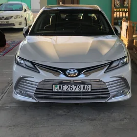 Toyota Camry 2021