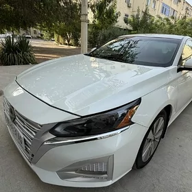 Nissan Altima 2021