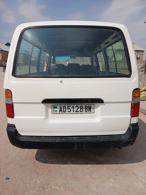 Toyota Hilux 2000 - 1
