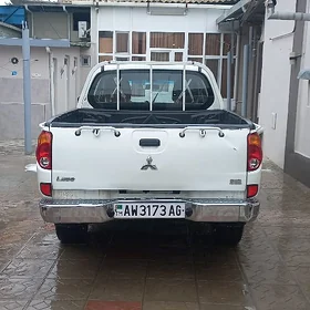 Mitsubishi L200 2012