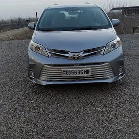 Toyota Sienna 2011