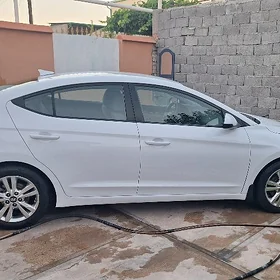 Hyundai Elantra 2018