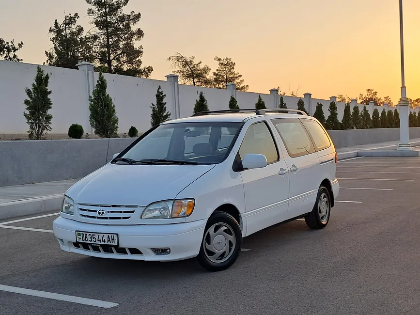 Toyota Sienna 2000 - 1
