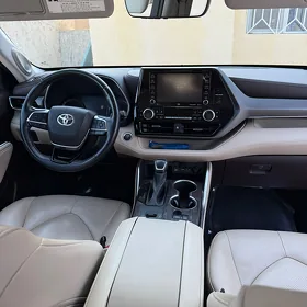 Toyota Highlander 2021