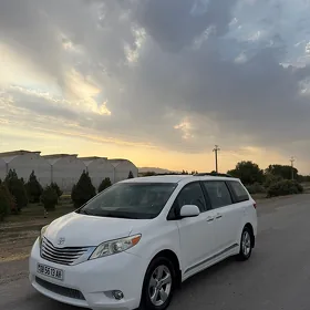 Toyota Sienna 2016