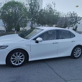 Toyota Camry Hybrid 2022