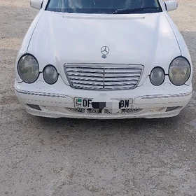 Mercedes-Benz E320 2000