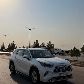 Toyota Highlander 2021