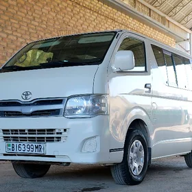Toyota Hiace 2012