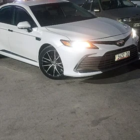 Toyota Camry 2021