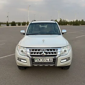 Mitsubishi Pajero 2015