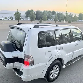 Mitsubishi Pajero 2015