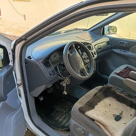 Toyota Sienna 2002