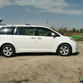 Toyota Sienna 2010