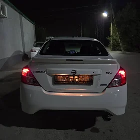 Nissan Versa 2015