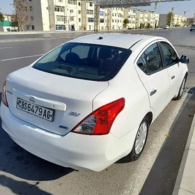 Nissan Versa 2012