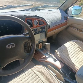 Infiniti QX4 2002
