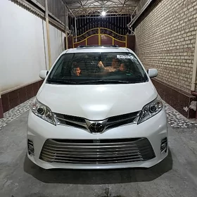 Toyota Sienna 2020