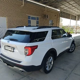 Ford Explorer 2023