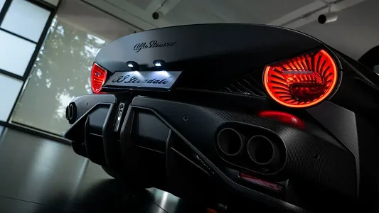 «Чёрная жемчужина»: Alfa Romeo построила очень чёрный суперкар 33 Stradale Perla Nera
