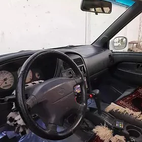 Nissan Pathfinder 2000