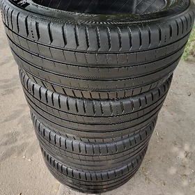 235 45 18 Michelin Pilot 2024