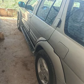 Infiniti QX4 2000