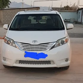 Toyota Sienna 2011