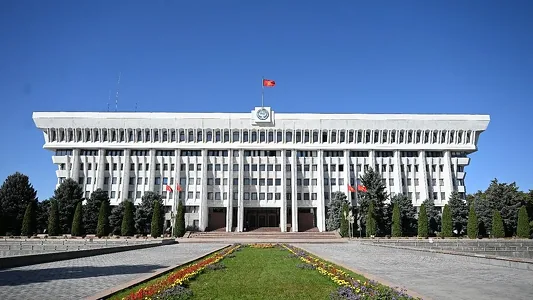 Здание парламента Кыргызстана хотят открыть для иностранных туристов