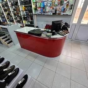 Kassa stol glyansywy materýal