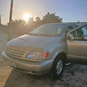 Toyota Sienna 2000