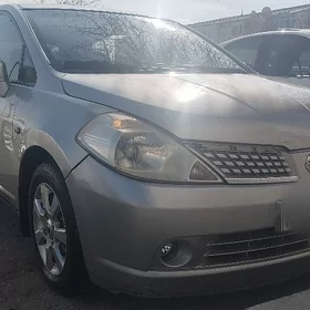 Nissan Tiida 2006
