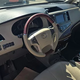 Toyota Sienna 2010