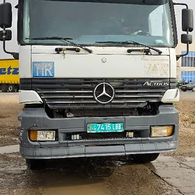 Mercedes-Benz ACTROS 3331 2002