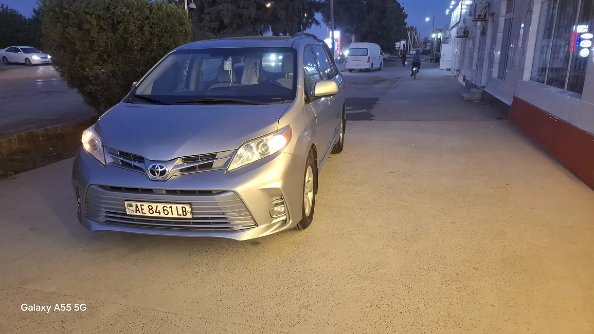 Toyota Sienna 2018 - 1