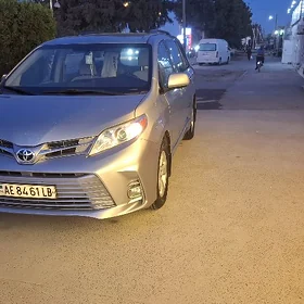 Toyota Sienna 2018
