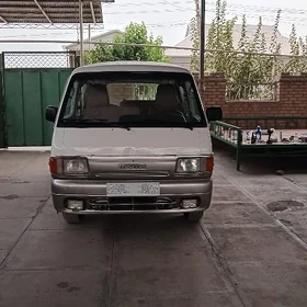 Mazda B2000 1999