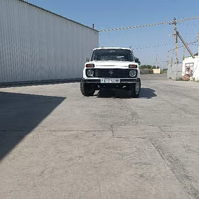 Lada Niva 2000