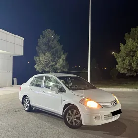 Nissan Tiida 2011