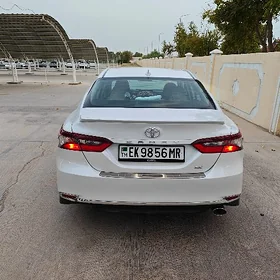 Toyota Camry 2021