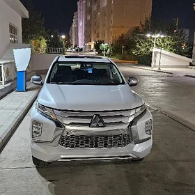 Mitsubishi Pajero 2020