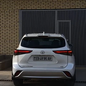 Toyota Highlander 2021