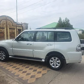 Mitsubishi Pajero 2020